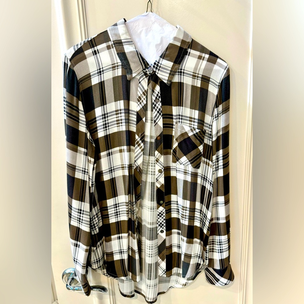 Long sleeve brown/black blouse. Size medium. Great condition.
